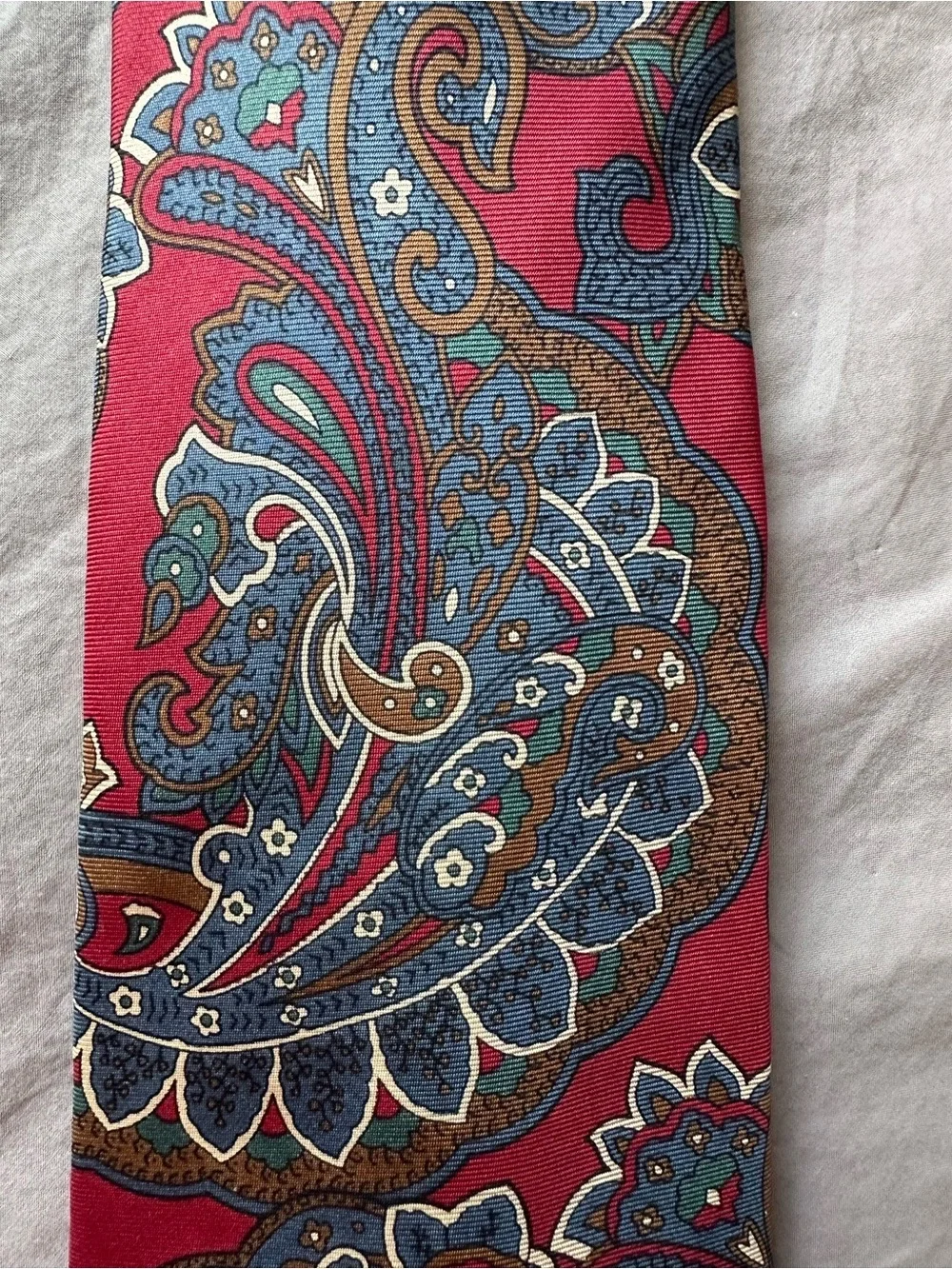 Cabralli Collection Mens 100% Silk Retro Neck Tie Red Paisley Luxe Old Money